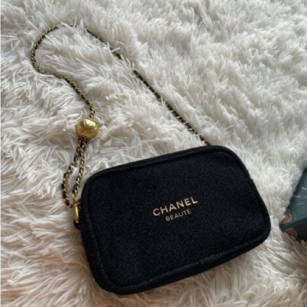 CHANEL Absolute Allure Set Holiday 2023 Cosmetic Pouch - Picture 9 of 12